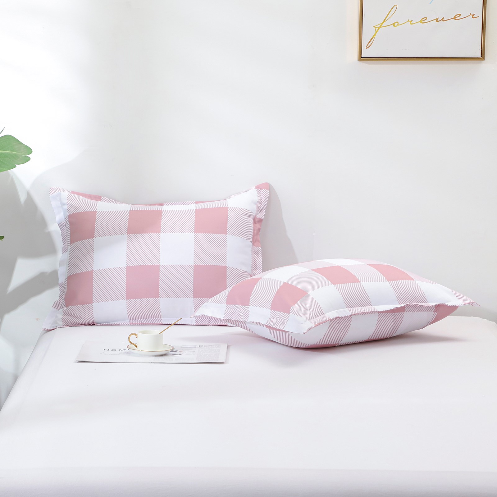 Luckybull blush plaid comforter is classic and stylish. The plaid comforter highlights the taste, giving you a lasting and fresh feeling, suitable for all ages. The plaid comforter set is a classic that never really goes out of style!